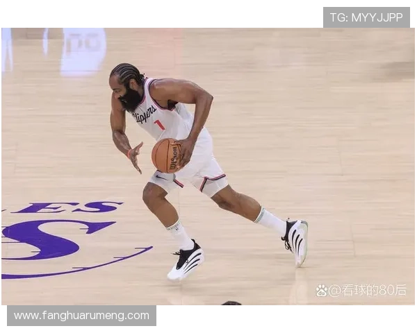 鲍威尔半场表现出色9投4中砍下15分助力球队取得领先优势